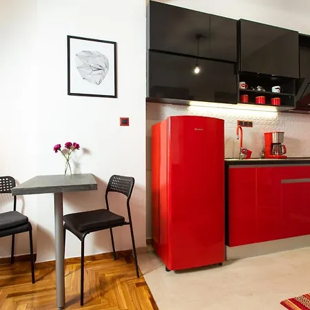Downtown Luxury Boutique : The Red * Салоніки